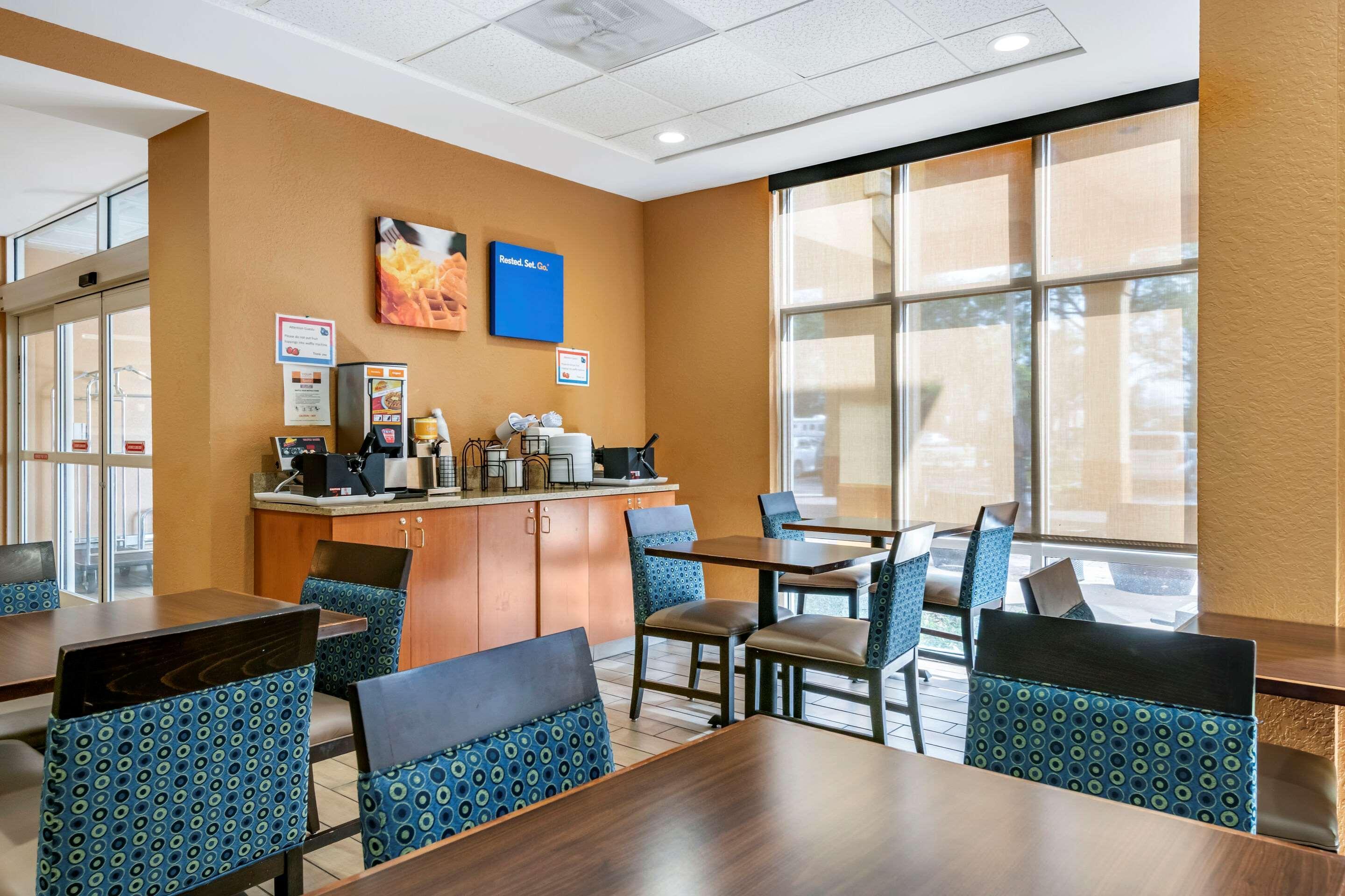 Comfort Inn & Suites Orlando North Sanford Bagian luar foto
